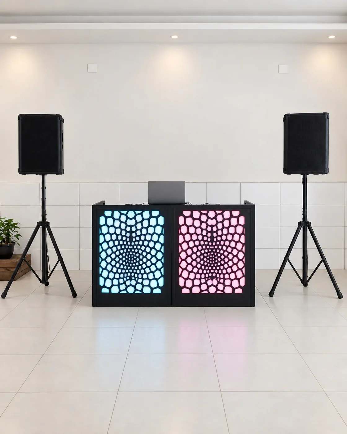 Montagem frontal do Pacote Bronze com cabine iluminada e duas caixas de som em tripés